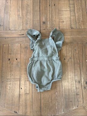 The simple folk green gauzy cotton ruffle strap bubble romper 12-18 months
